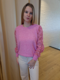 trui met knoopjes en versierde mouwen fuchsia