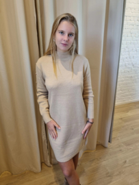 gebreide jurk met hartjes camel