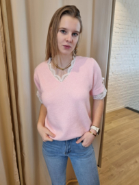 trui met korte mouwen, kanten afwerking en strikjes roze