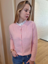 pastel trui met knopen en kanten afwerking roze