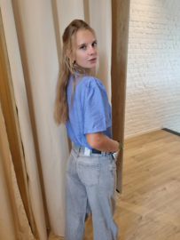 bloesje met mooie hals en wijde mouwen azuurblauw