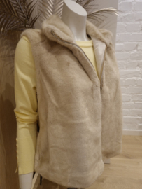 trui met zilveren knoopjes lichtgeel