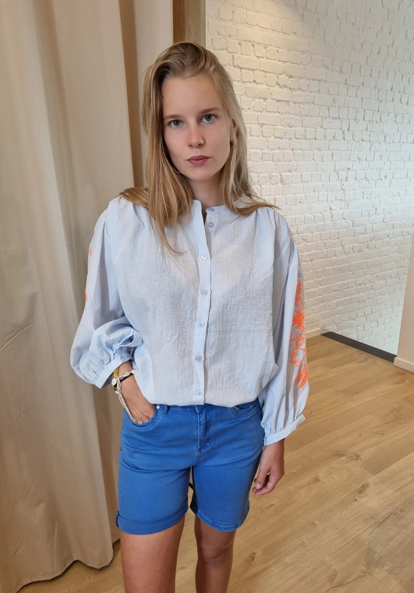 ruime blouse met bloemenprint koraal
