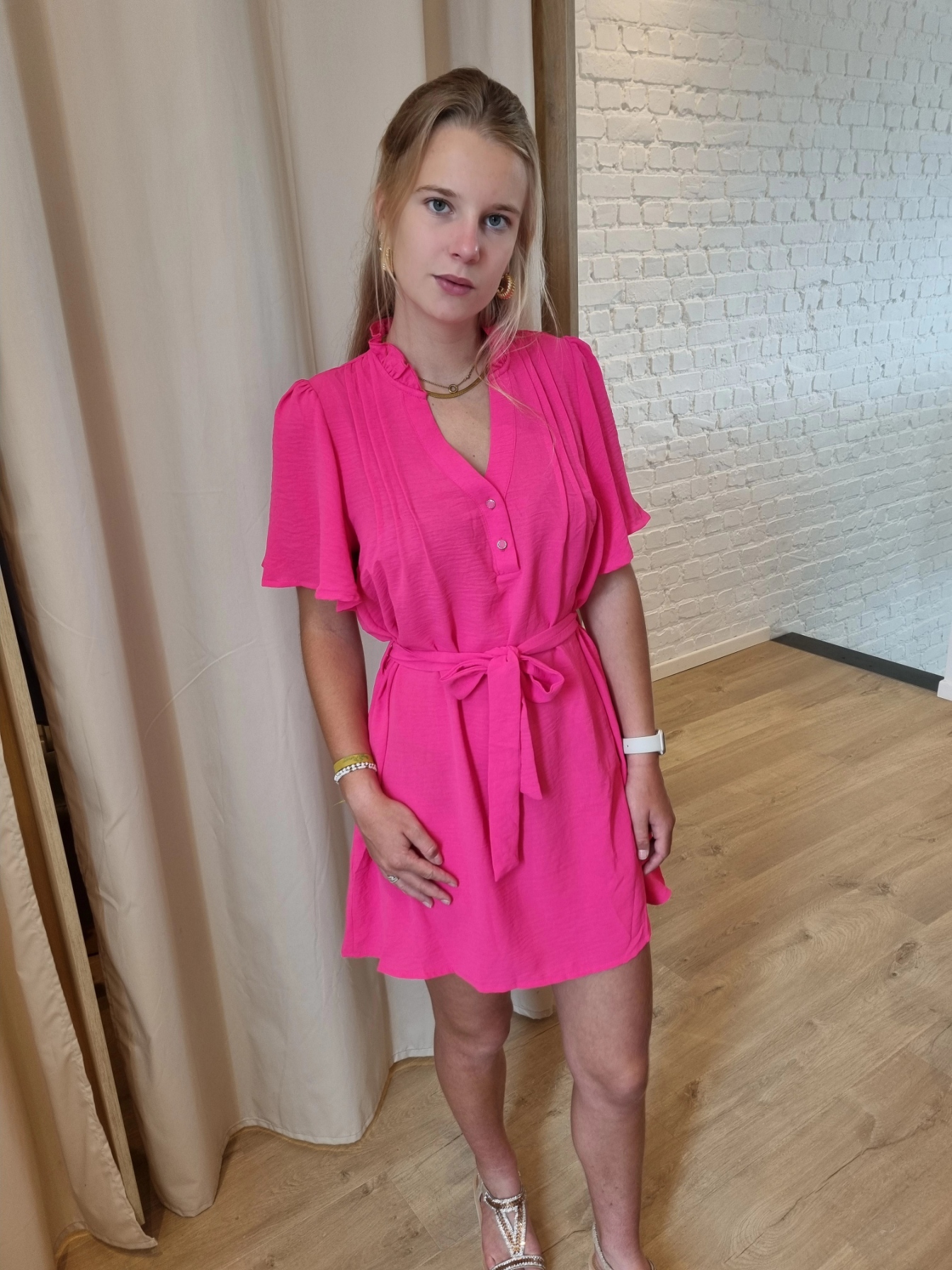 jurk met bindlintje en knoopjes fuchsia