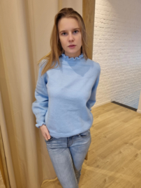 trui met detail aan de pols en hals hemelsblauw