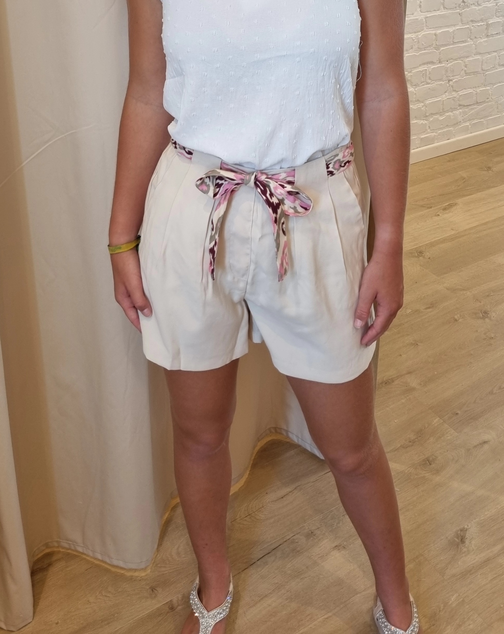 JDYTOMIKA BELT SHORTS WVN PNT crème