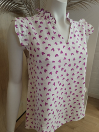 bloesje met volantmouwtjes en frulletjes met hartjesmotief