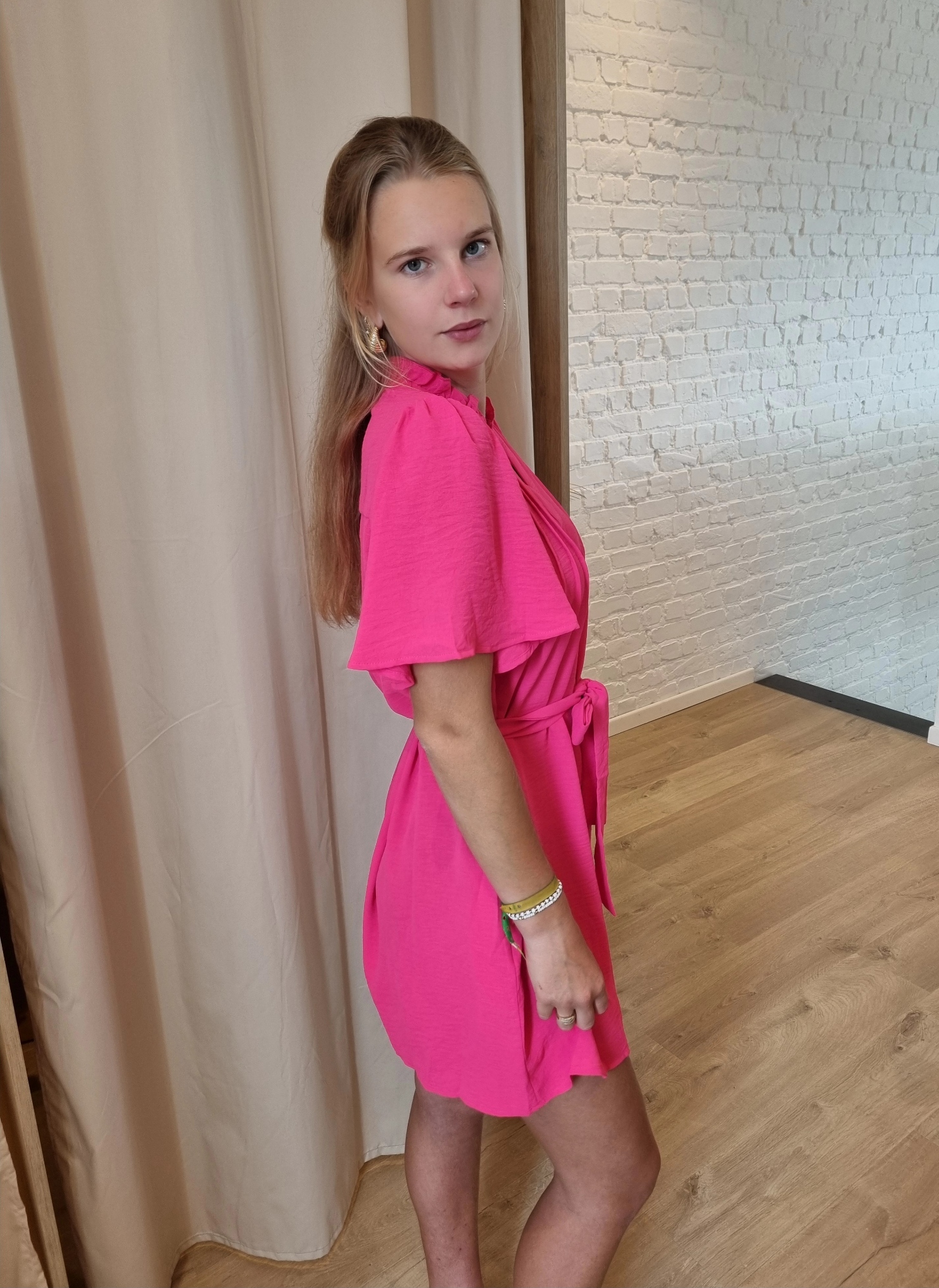 jurk met bindlintje en knoopjes fuchsia