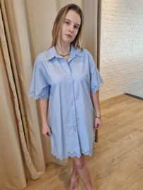 luchtige katoenen jurk met geperforeerd motief lichtblauw