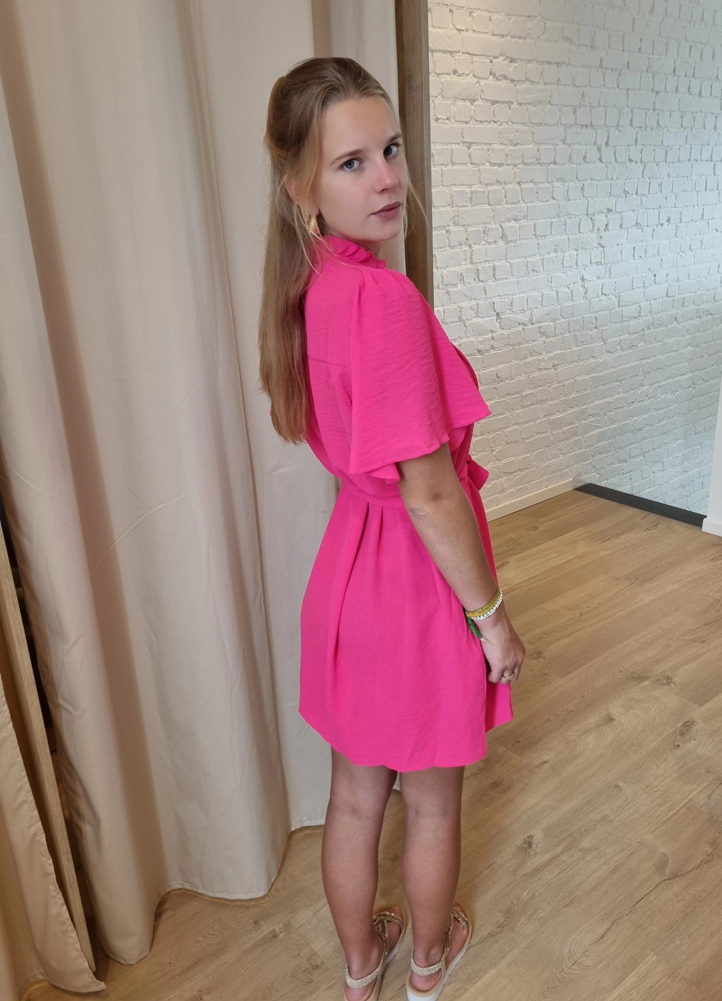 jurk met bindlintje en knoopjes fuchsia