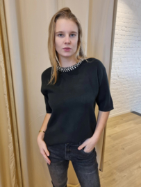trui met strass aan de hals zwart