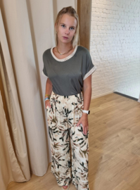 T-shirt met ronde hals en gouden afwerking kaki