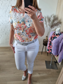 chino met frulletjes aan de zakken wit