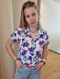 hemdje met blauw-roze print