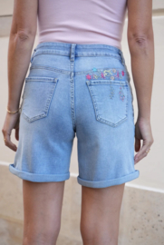 shortje met broderie bloem Onado