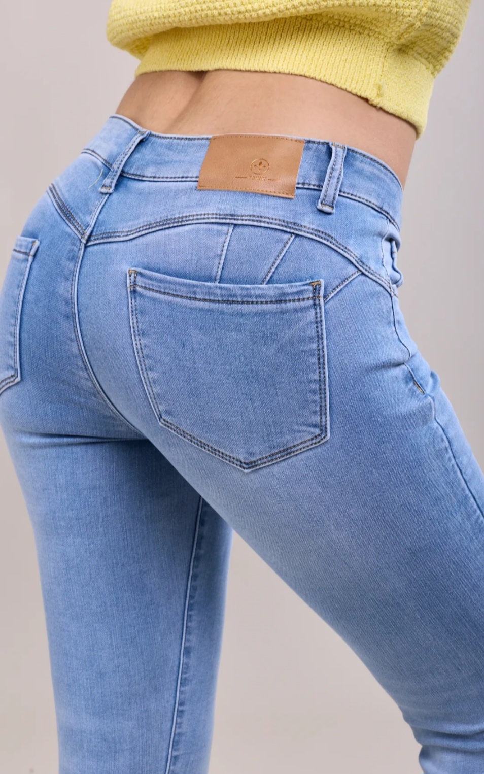 Toxik medium hoge taille smooth bright blue jeans super push up L21164-17