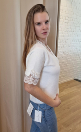 trui met korte mouwen, kanten afwerking en strikjes ecru