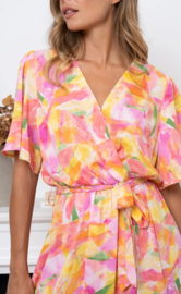 maxi-overslagjurk met geel en roze motief