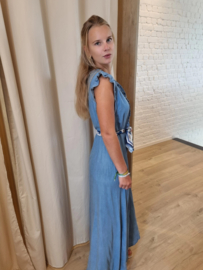 lange jeansjurk met frulletjes licht denim blauw