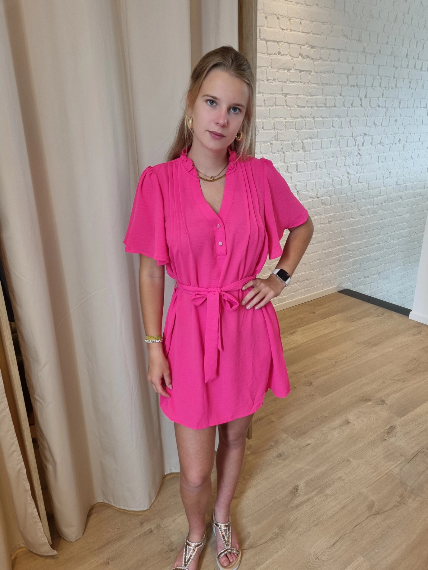 jurk met bindlintje en knoopjes fuchsia