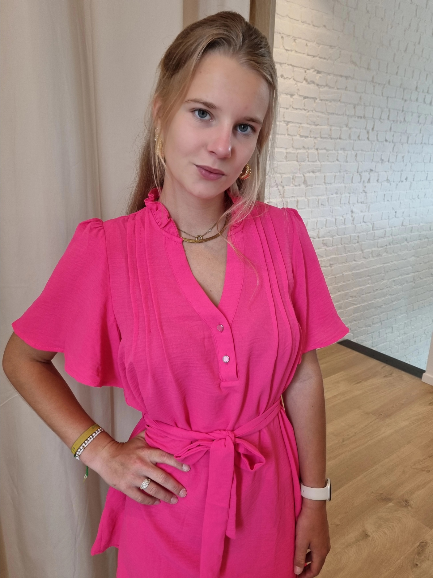 jurk met bindlintje en knoopjes fuchsia