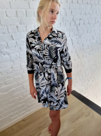 losse jurk met blaadjesprint