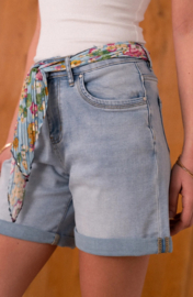 shortje met stoffen riem lichte jeans
