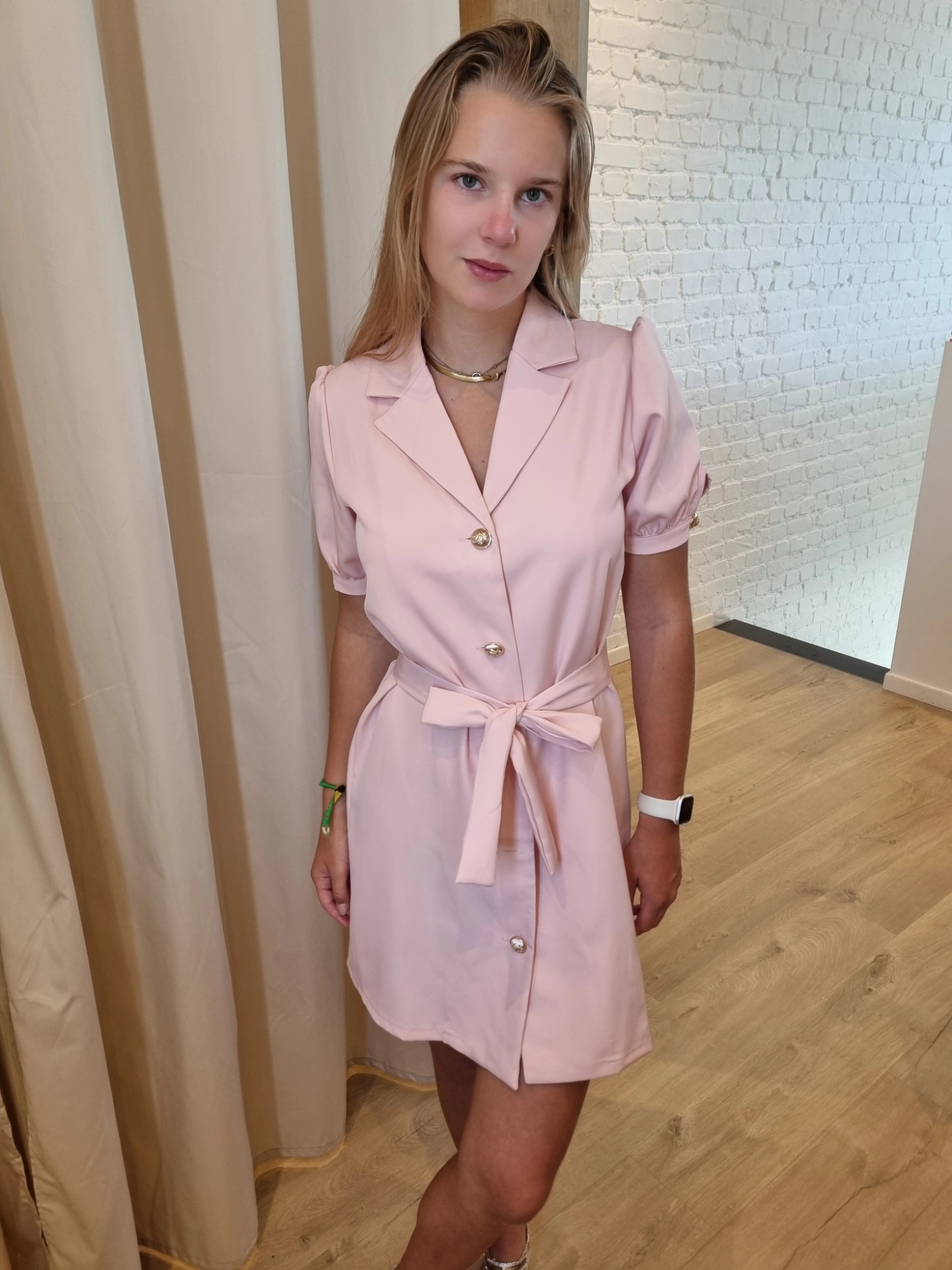 classy jurk met gouden knopen roze
