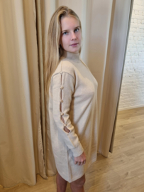 gebreide jurk met hartjes camel