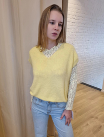 ruimer truitje zonder mouwen lichtgeel