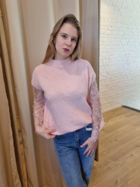 trui met kanten mouwen lichtroze