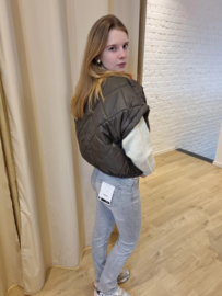 mouwloos donsjasje kaki