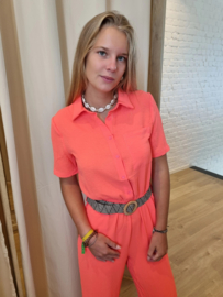 koraal jumpsuit met riem