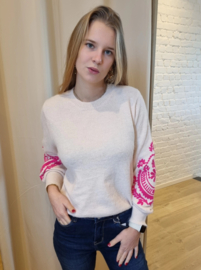 trui met broderie op de armen ecru/roze