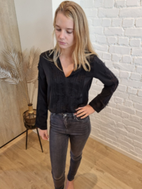 V-hals blouse met kanten afwerking zwart