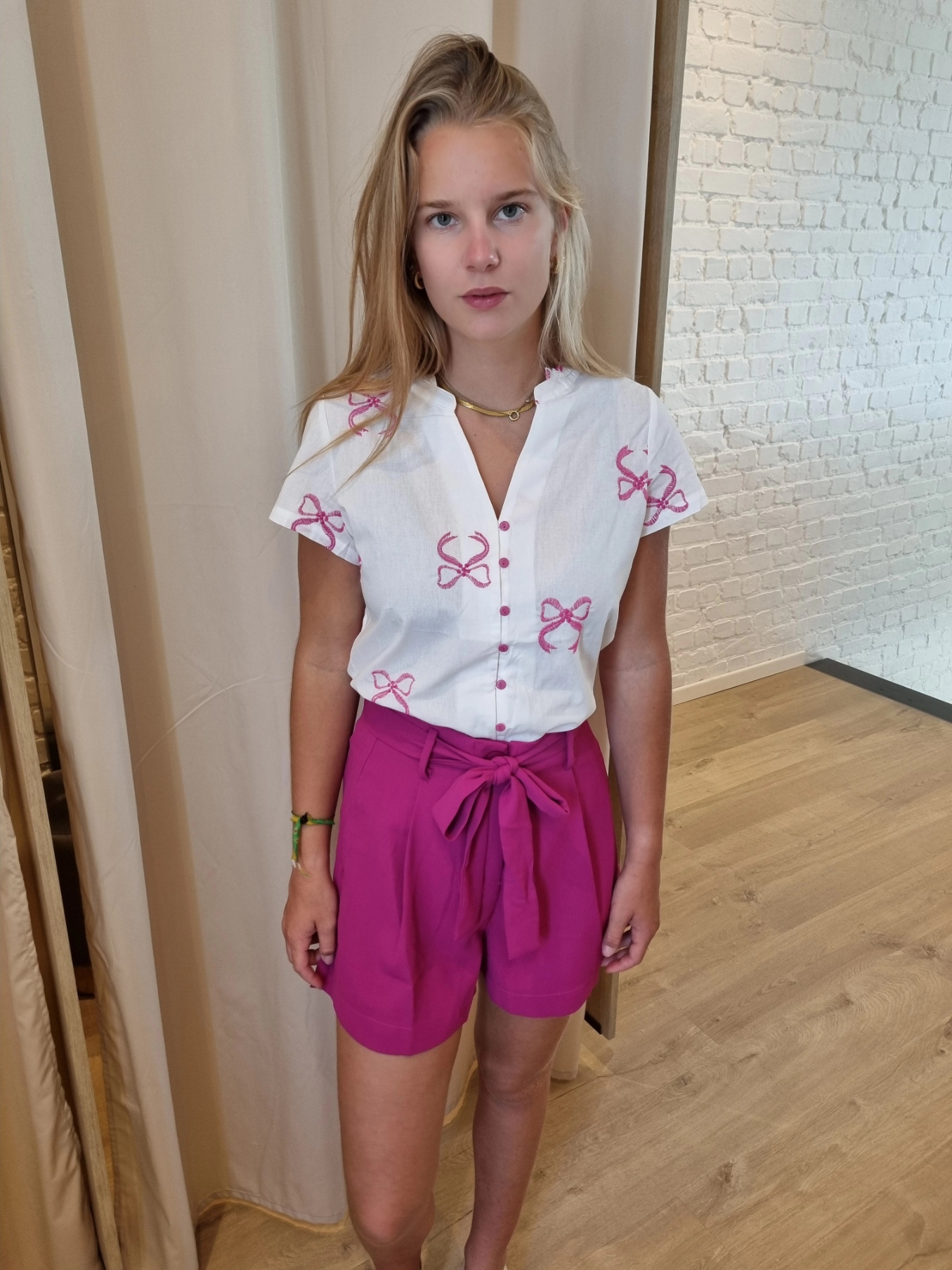 katoenen hemdje met knoopjes en fuchsia print