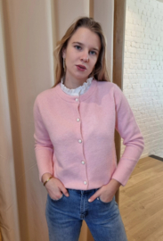 pastel trui met knopen en kanten afwerking roze