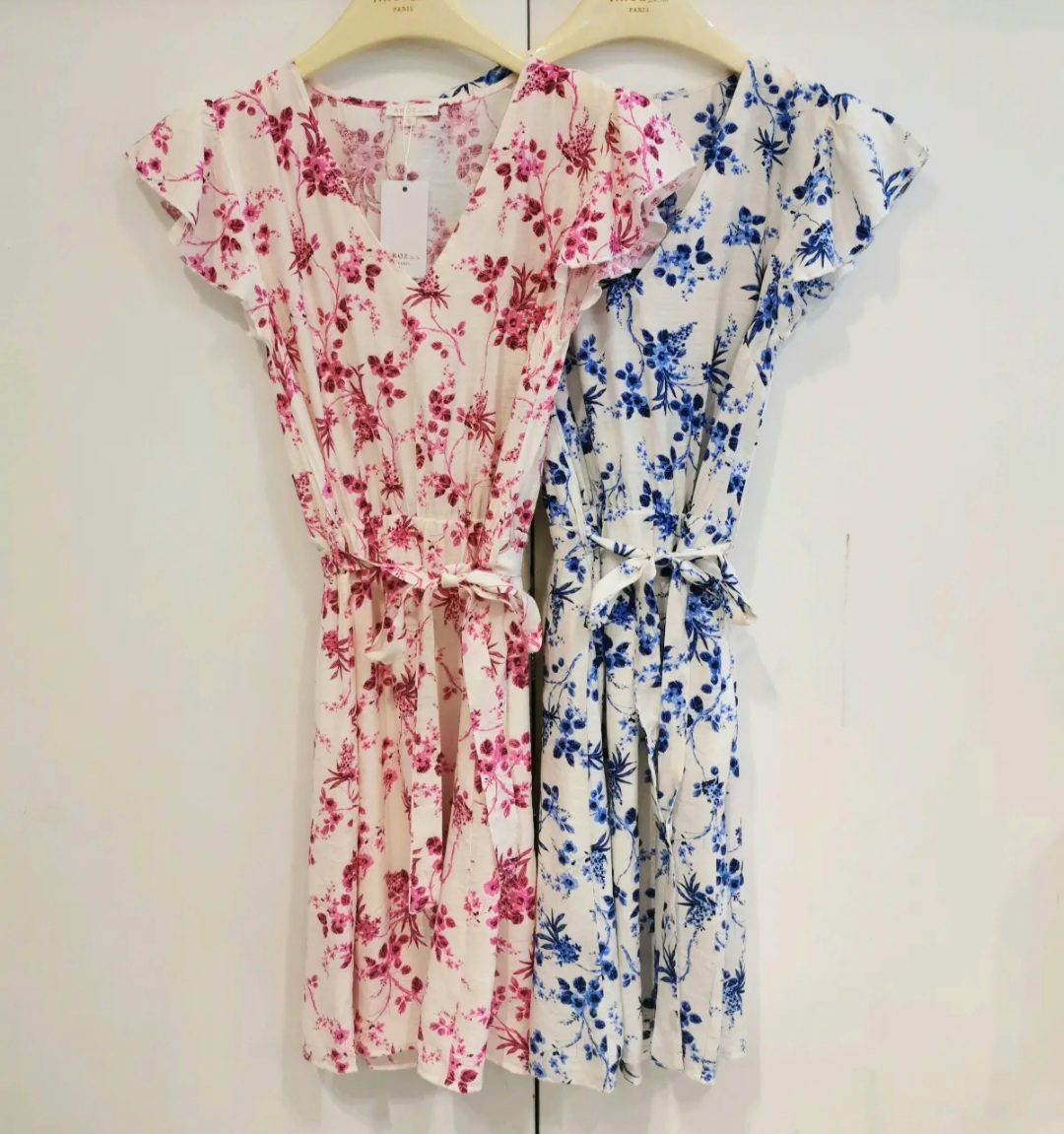 katoenen jurk met frulletjes en blauwe print