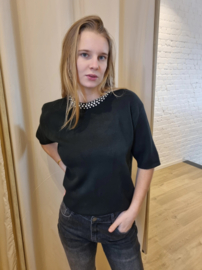 trui met strass aan de hals zwart