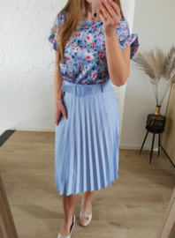 plissé rok lichtblauw met riem