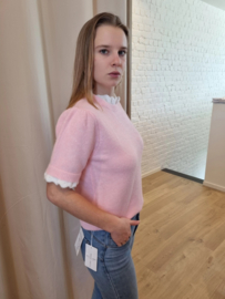 trui met korte mouwen en kanten afwerking aan hals roze