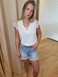 blouse met kanten achterkant en strikje wit