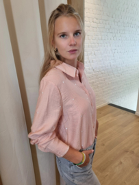 roze hemdje met versierd boordje en hartjes