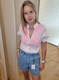 blouse roze broderiedetail knoopjes