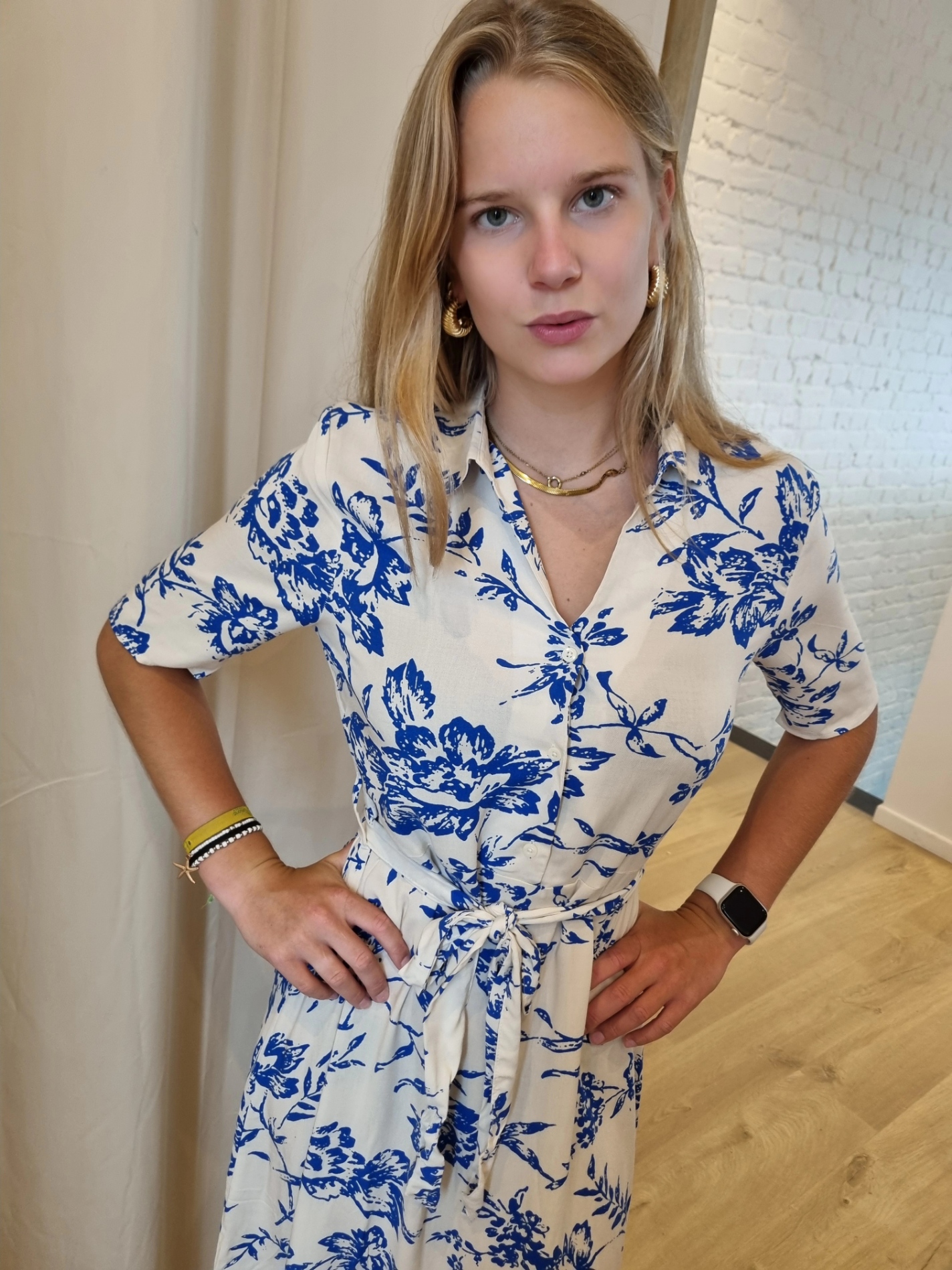 midi-jurk met felblauwe blaadjesprint JDY