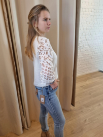 trui met kanten mouwen ecru