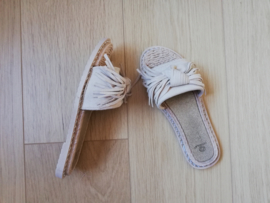 slippers strik en flosjes beige