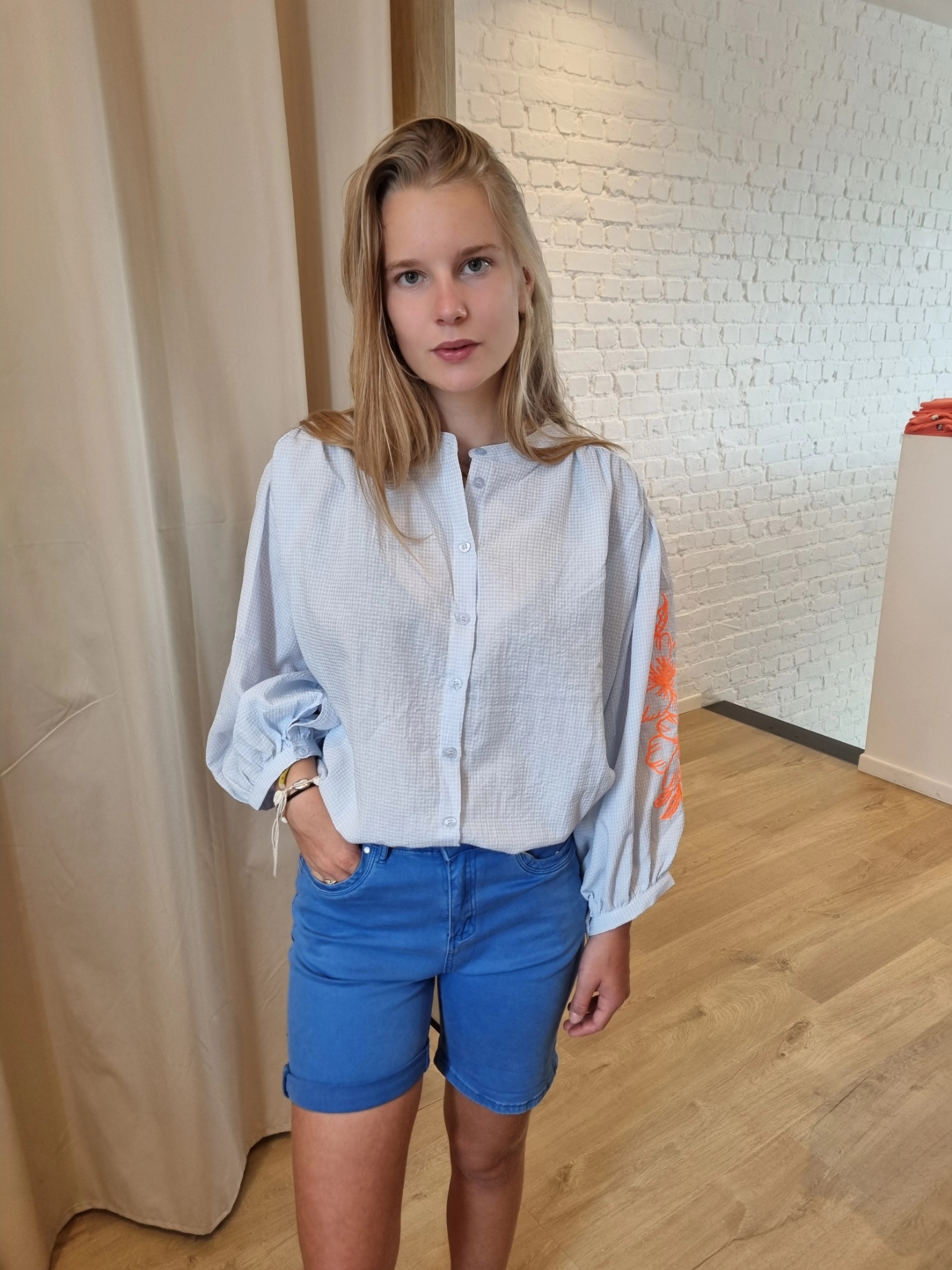 ruime blouse met bloemenprint koraal