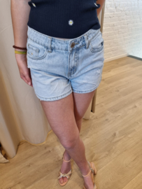Toxik3 jeansshortje met madeliefjes H2776