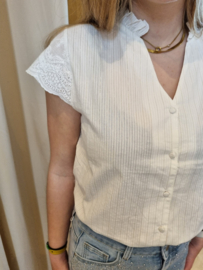 katoenen hemdje met lurex en kanten mouwtjes ecru